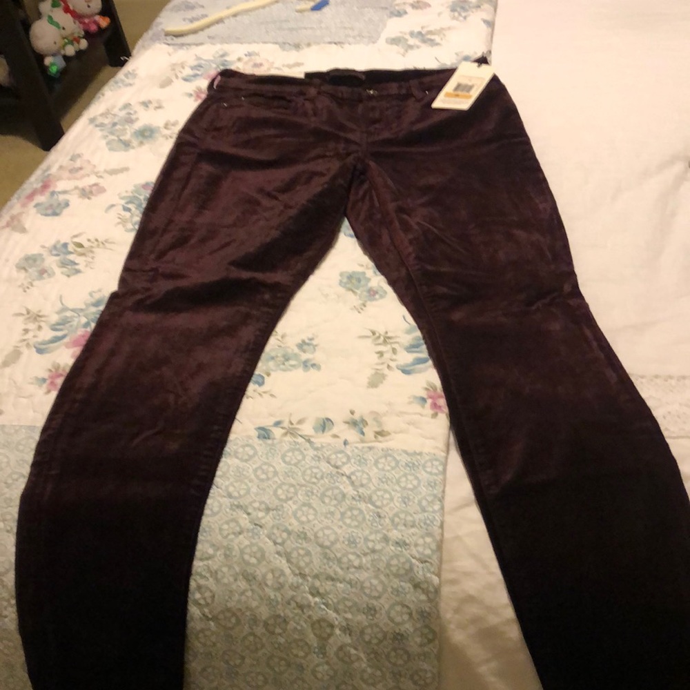 Brand new with tags 7 for all mankind burgundy velvet skinny jeans 29.